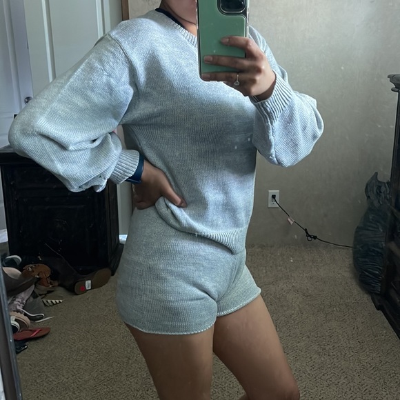 Set - Picture 2 of 10